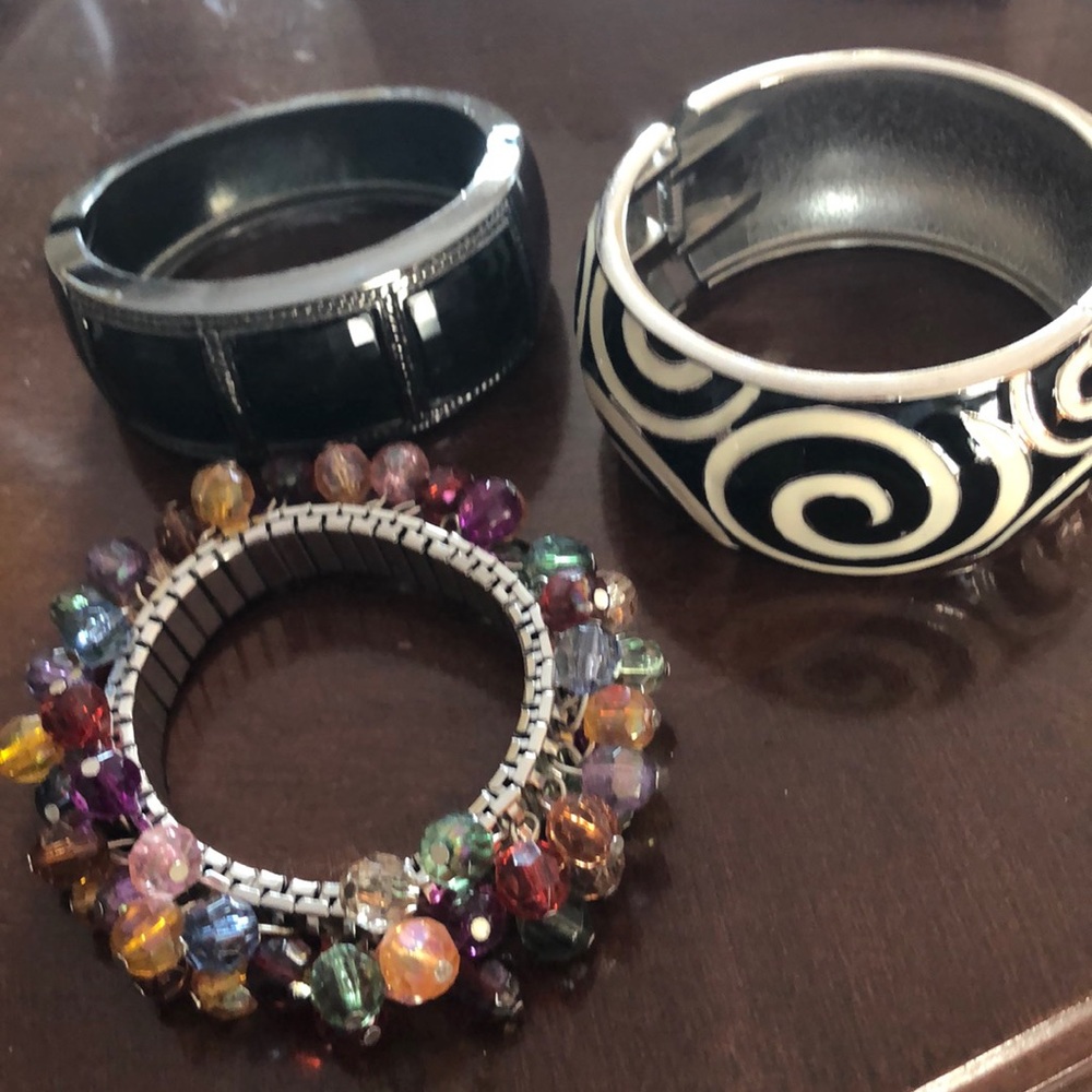 Ladies costume jewelry bundle (3)